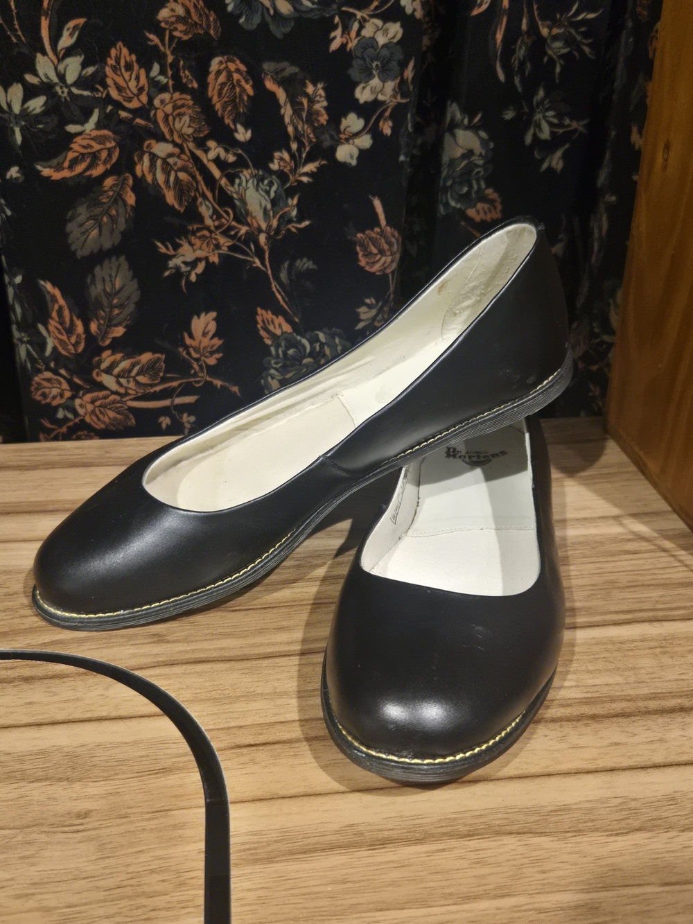 Dr. Martens Womens Marie Ballet Flats Black Leather Smooth Uppers Yellow Size 9